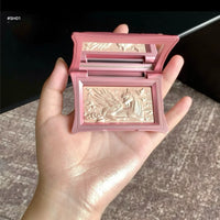 Carved Relief Illuminating Face Highlighter and Setting Powder