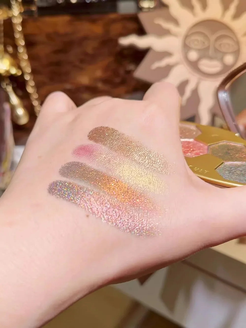4-Color Glitter & Shimmer Eyeshadow Palette - 8