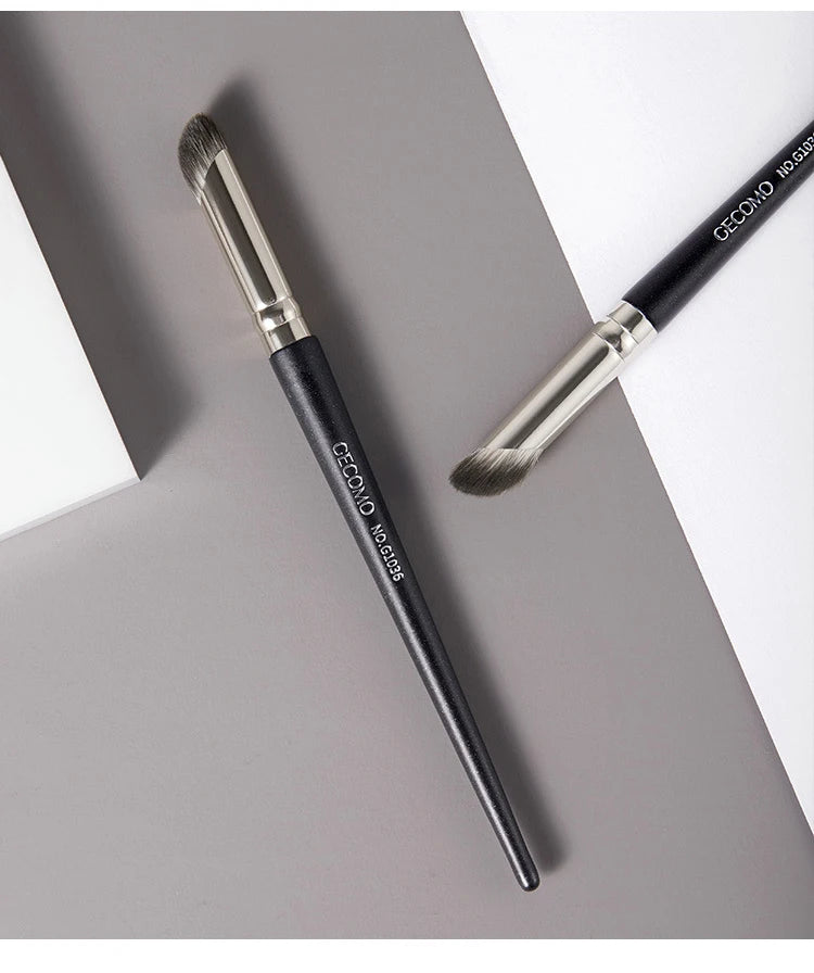 Precision Concealer Brush for Flawless Blemish Coverage - 18