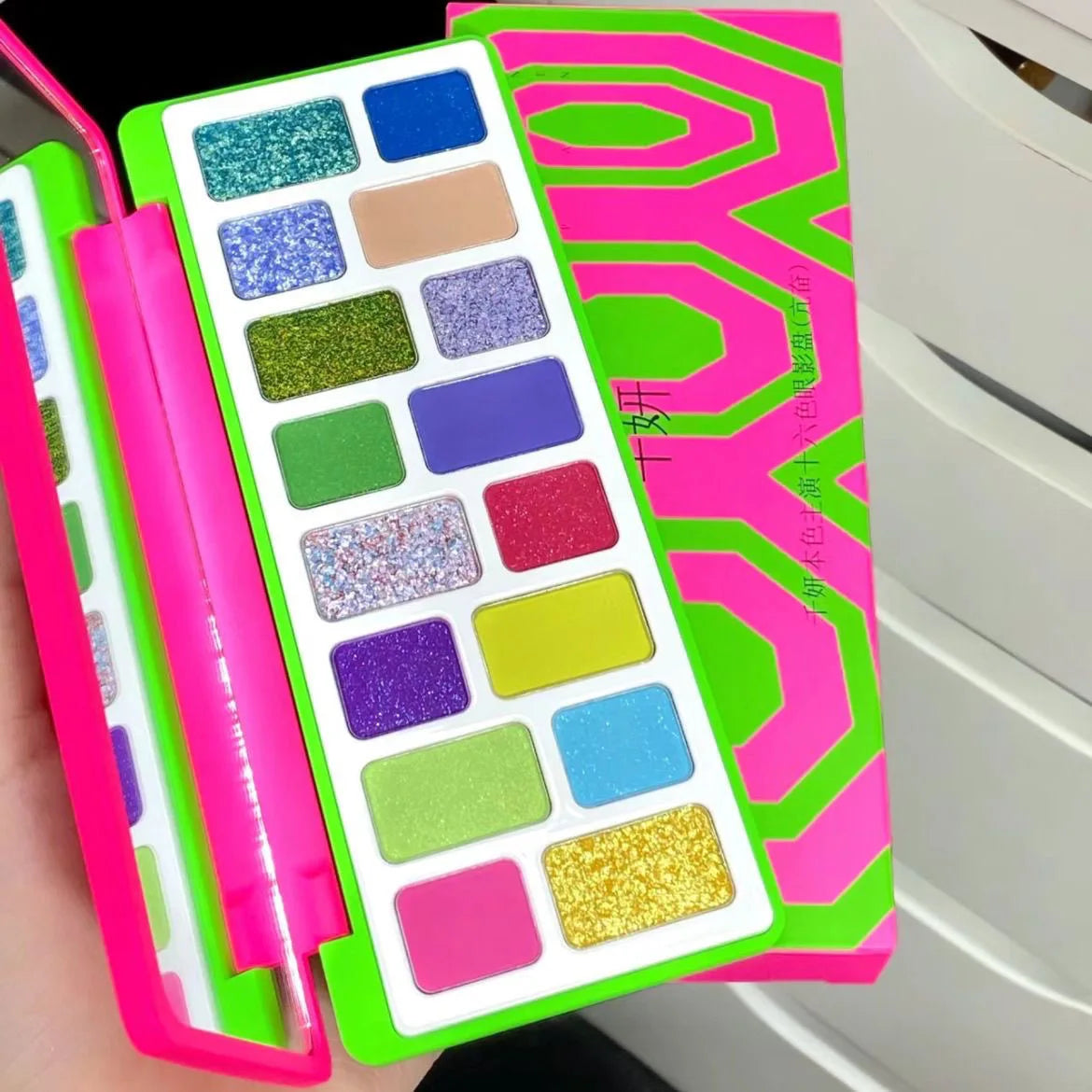 16-Color Highly Pigmented Matte and Shimmer Eyeshadow Palette - 3