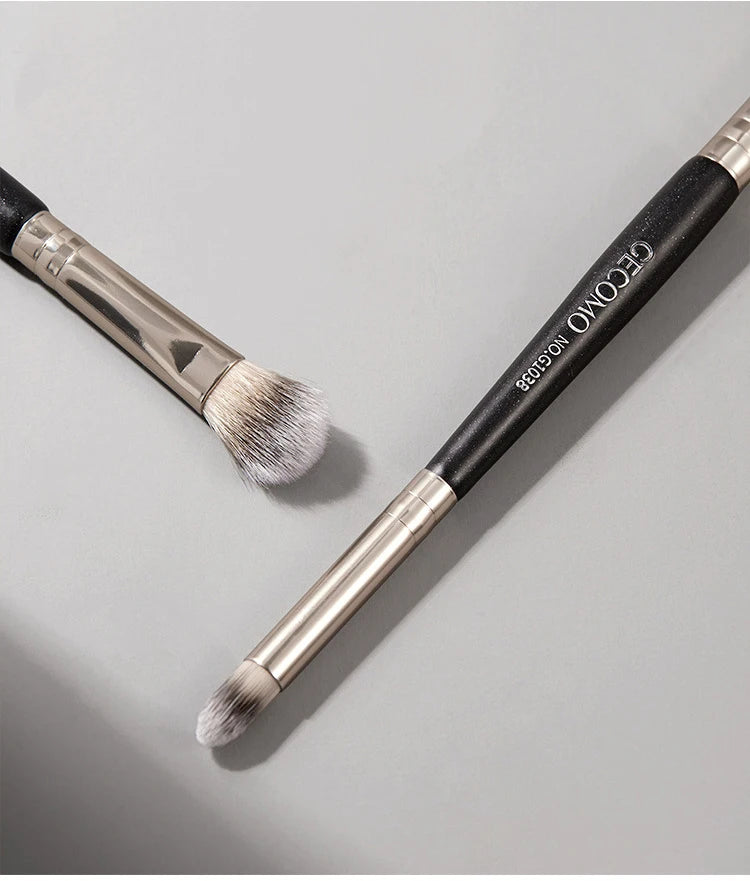 Double-Ended Precision Eyeshadow Blending Brush - 17