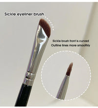 Precision Angled Eyeliner and Brow Brush