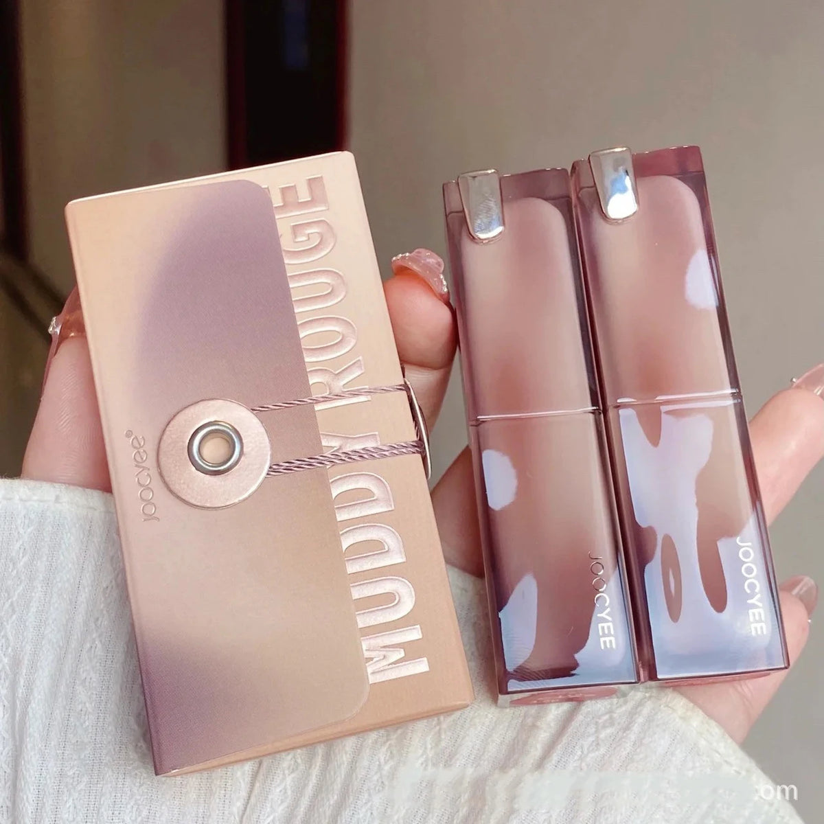 Velvet Matte Long-Lasting Hydrating Lipstick