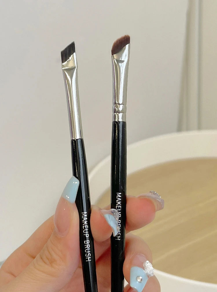 Precision Angled Eyeliner and Brow Brush - 18