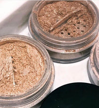 Shimmering Loose Highlighter Powder for Face and Body