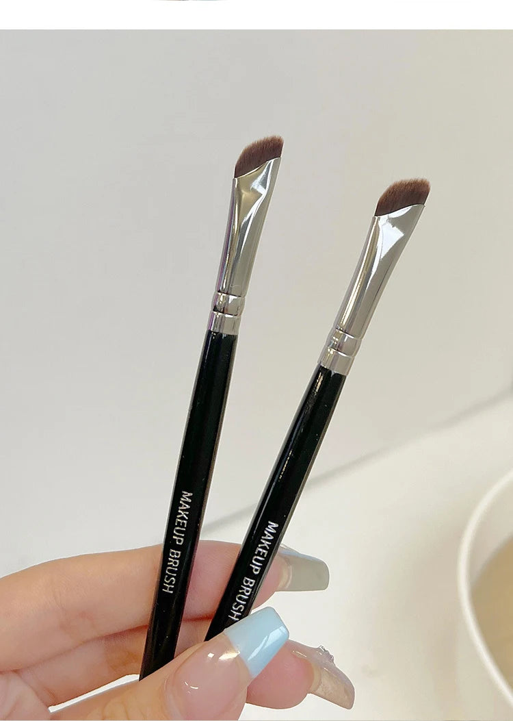 Precision Angled Eyeliner and Brow Brush - 17