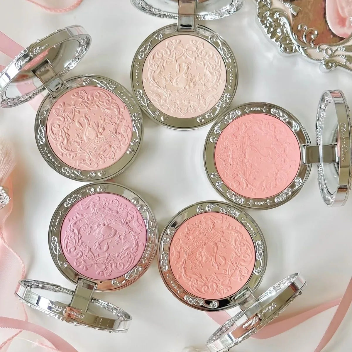 Silk Satin Powder Blush in Seashell Compact - 26