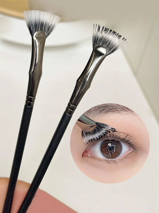 Fan Mascara Brush for Precise Eyelash Application