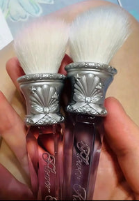 Premium Soft Goat Hair Makeup Brush for Highlighter and Blush