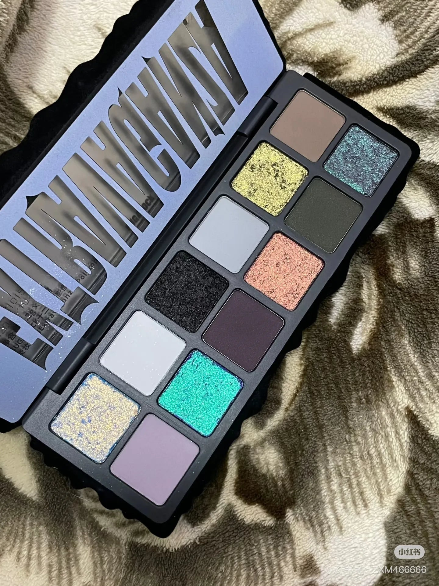 12-Color Shimmer and Matte Eyeshadow Palette - 9