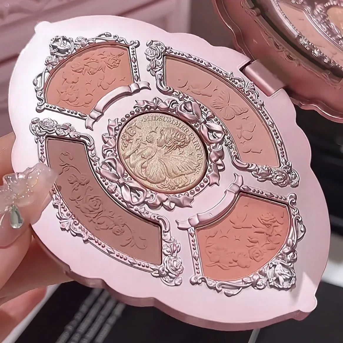 Embossed Five-Color Eyeshadow Palette - 1