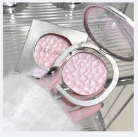 Shimmering High-Gloss Pearlescent Face and Eye Highlighter