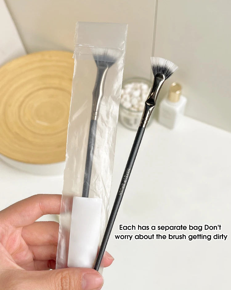 Fan Mascara Brush for Precise Eyelash Application - 16