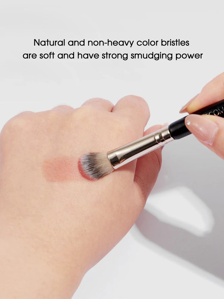 Double-Ended Precision Eyeshadow Blending Brush - 4