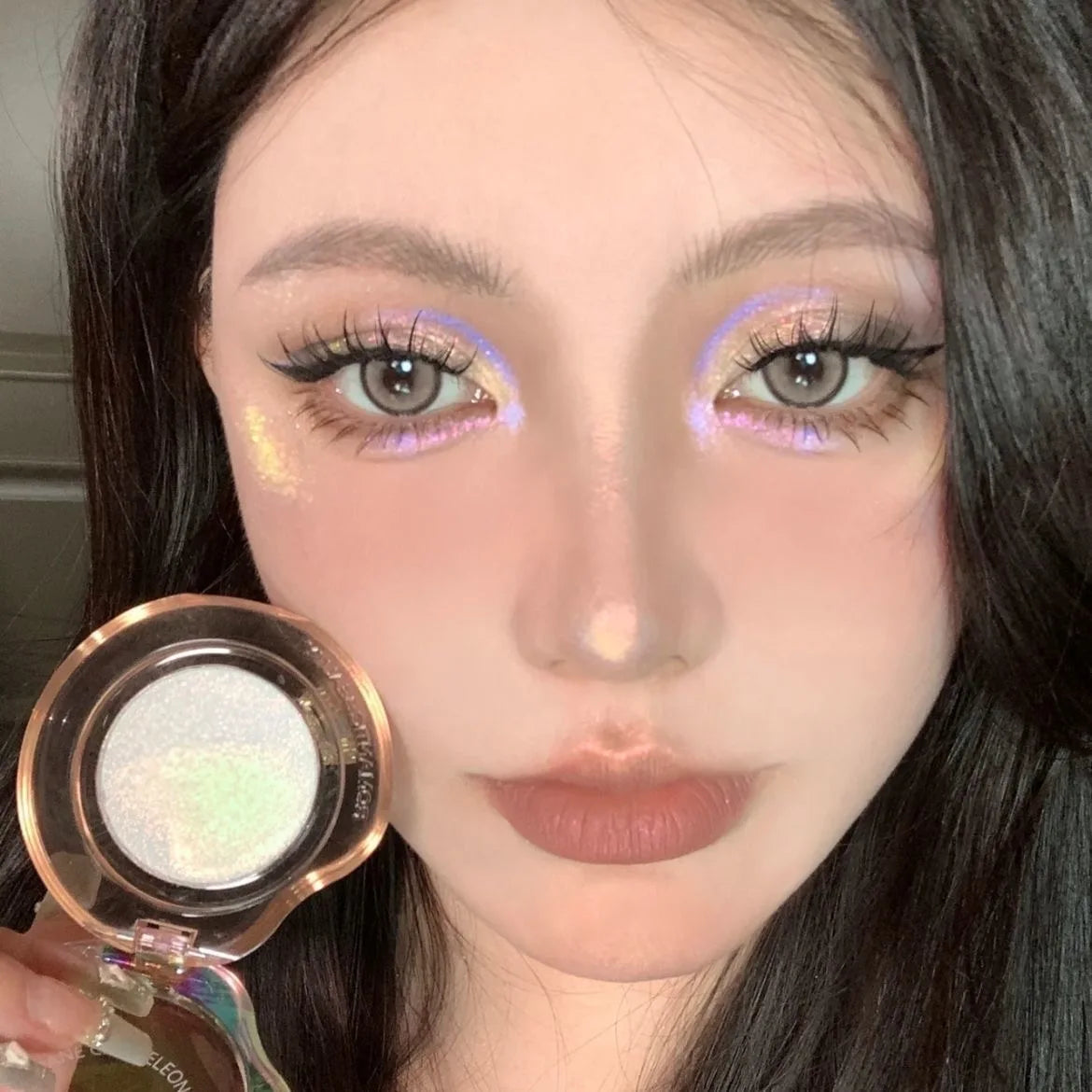 Chameleon Color-Shifting Highlighter for Face and Body - 3