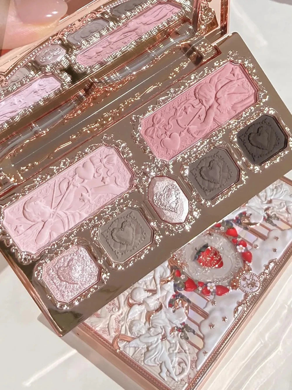 7-Color Strawberry Cupid Eyeshadow and Highlighter Palette - 4