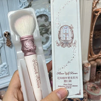 Premium Soft Goat Hair Makeup Brush for Highlighter and Blush