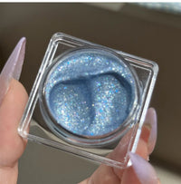 Shimmering Cream Highlighter for Radiant Glow