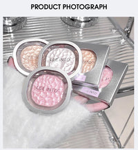Shimmering High-Gloss Pearlescent Face and Eye Highlighter