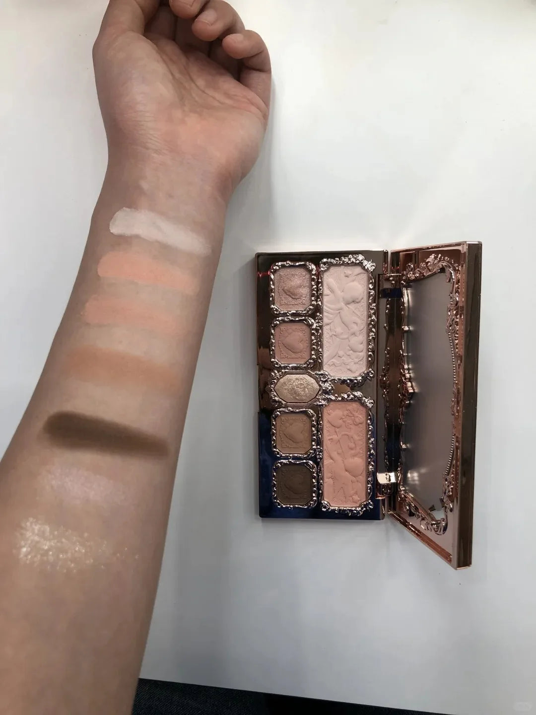 7-Color Strawberry Cupid Eyeshadow and Highlighter Palette - 3